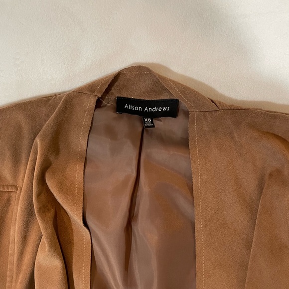 Blazer - Picture 4 of 4